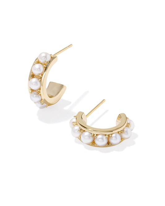 KENDRA SCOTT Krista Huggie Earrings in White Pearl