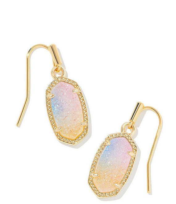 Pendientes colgantes Lee dorados de KENDRA SCOTT