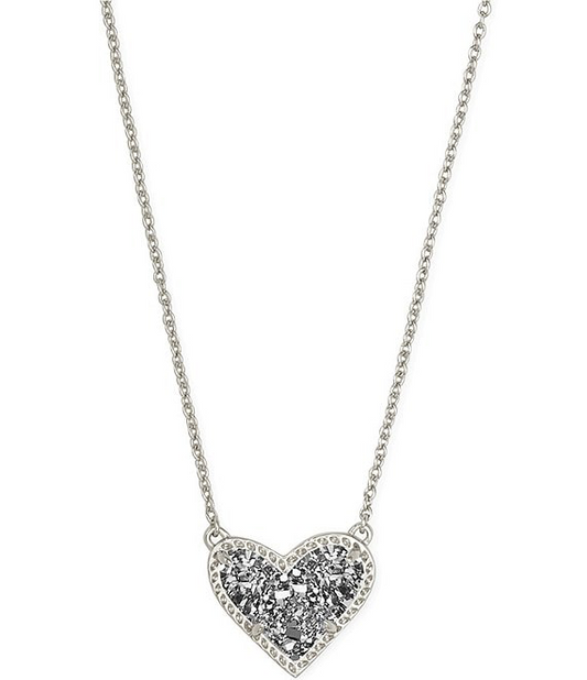 KENDRA SCOTT Collar con colgante de longitud extendida con forma de corazón Ari